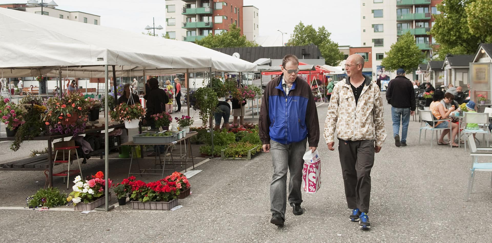 Jukka Timperi ja henkilökohtainen avustaja Kari Haapalainen, kuva: Ari Nakari 2016