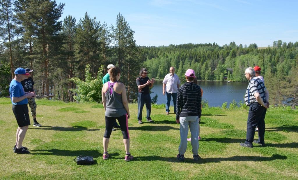 Joogaa ulkona Leppävirran tuetulla lomalla 2017