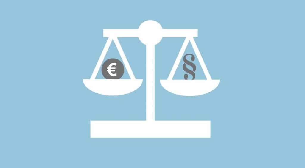 Vaa'an toisessa kupissa euro, toisessa laki, tasapainossa