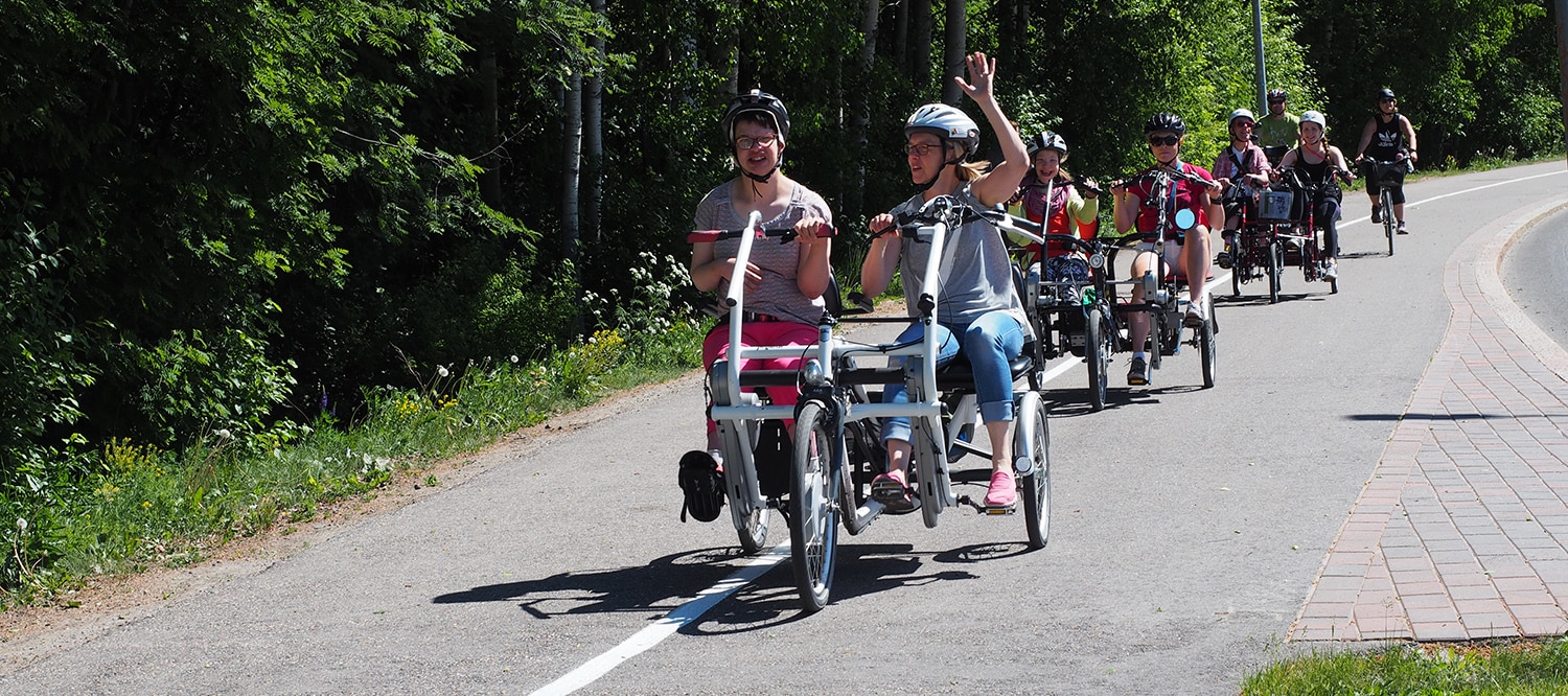 tandempyöräretki isolla porukalla